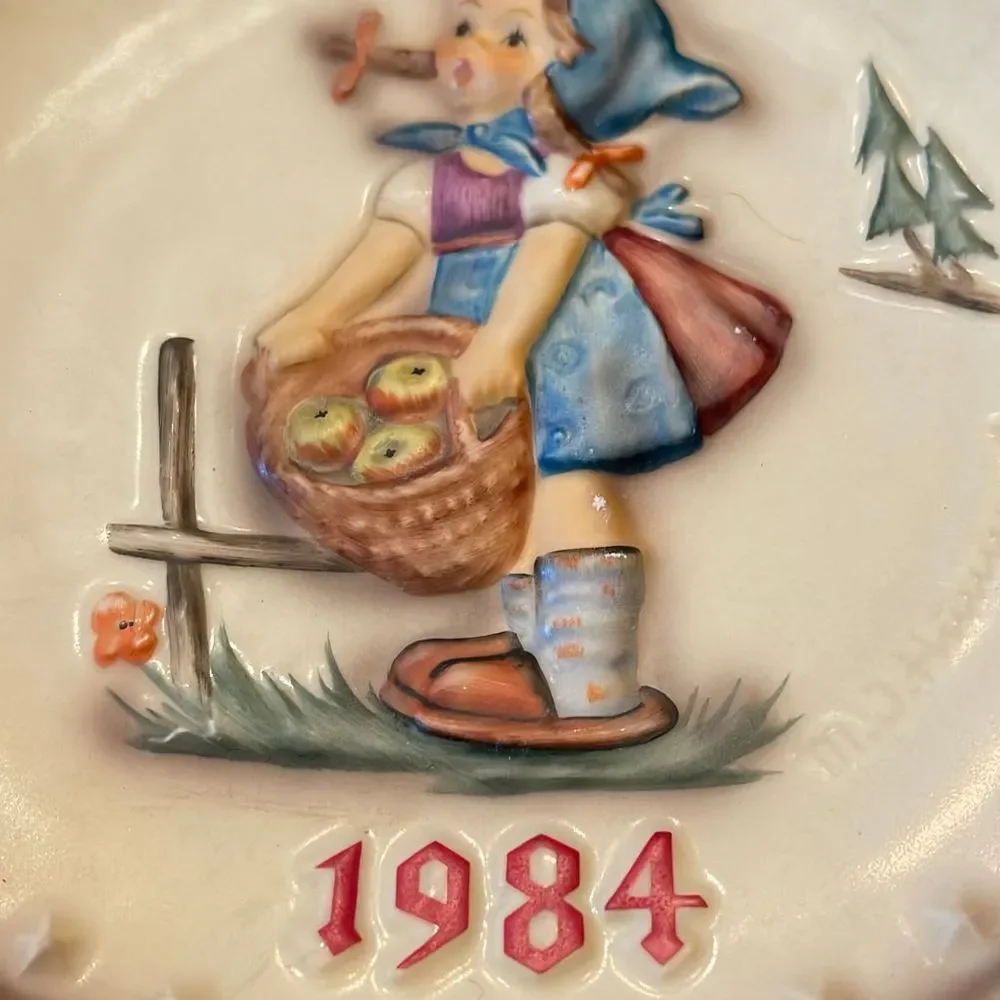 Annual Handcrafted Goebel Hummel Plate W Germany 1984 Bas‎ Relief  14th Edition